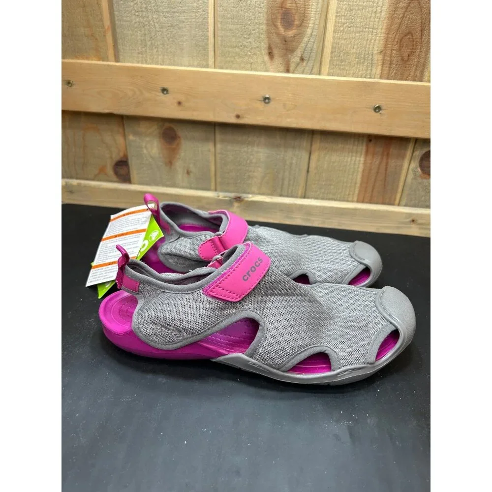 NWT Crocs Swiftwater Mesh Sandal W Smoke Relaxed Fit Women’s 8 Gray & Pink